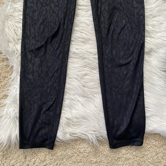 {Sweaty Betty} All Day High Waist Embossed Leggings in Black - Women’s Small - Picture 4 of 9